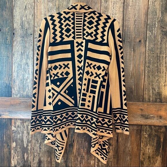 Bar III Sz XS NWT Tan Black AzTec Open Long Warm Cardigan - Picture 3 of 8